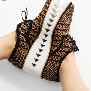 ZARA Black Tan Womens Woven Leather Tie Sneakers 6